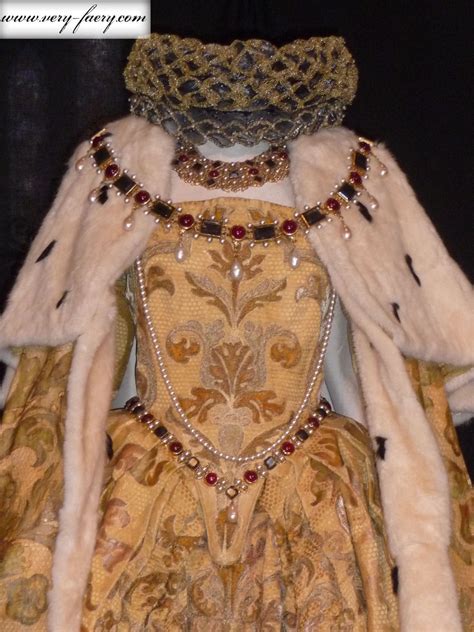 elizabeth tudor vestiario|tudor queen gown.